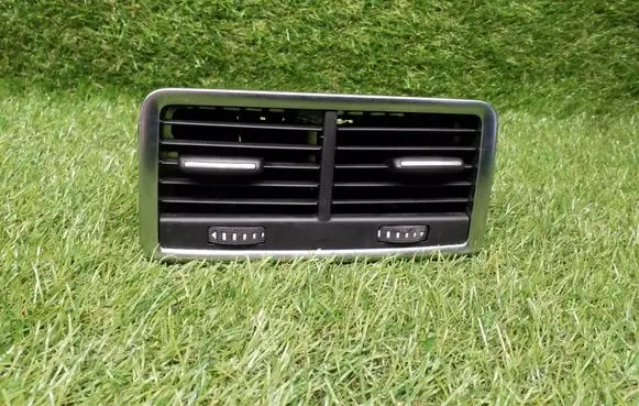 Audi Q7 4L Rear air vent grill 4L0819203