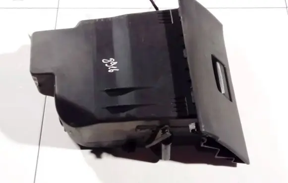 Glove box