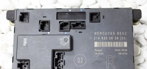 Mercedes-Benz CLS C219 Door control unit/module A2198200826