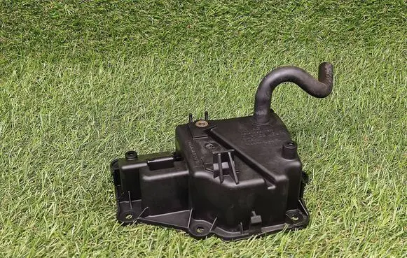 Volkswagen Jetta VI Oil breather separator 04E103464K 030413 0853