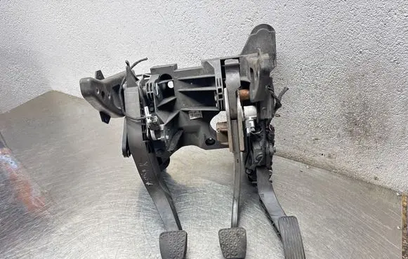 Opel Astra K Brake pedal 39023896 D161007101407 0124
