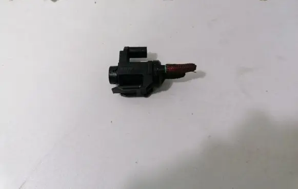 BMW 5 G30 G31 Turbo solenoid valve 8570591