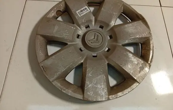 Citroen Berlingo R15 wheel hub/cap/trim 9681762280