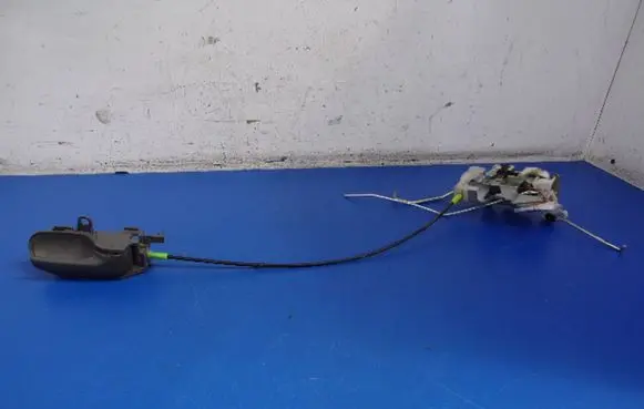 Peugeot 107 Front door lock