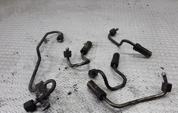 Fuel injector supply line/pipe