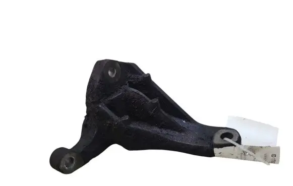 Engine mounting bracket