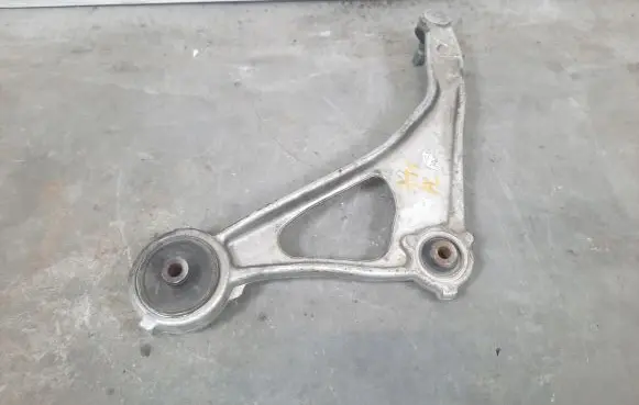 Nissan Altima Front lower control arm/wishbone