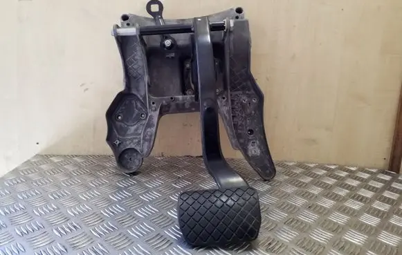 Volkswagen Touareg I Brake pedal 7L0723142C 7L0723117A 7L0723031J