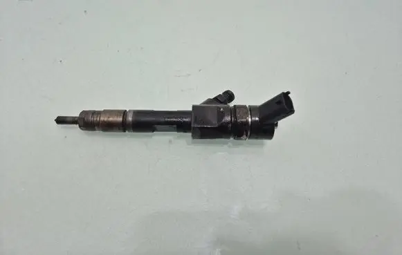 Renault Megane III Fuel injector 0445110328