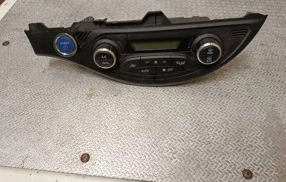 Toyota Yaris Climate control unit 75F206