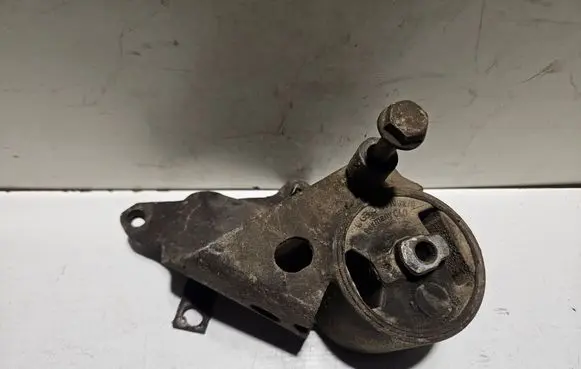 Engine mount bracket