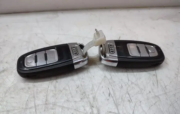 Audi A4 S4 B8 8K Ignition key/card 