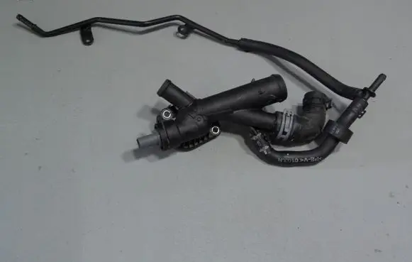 Volkswagen Golf VI Thermostat/thermostat housing 03L121131AA
