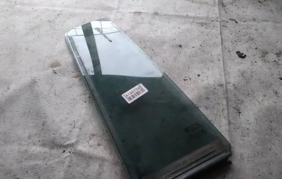 Opel Zafira B Rear vent window glass AS3