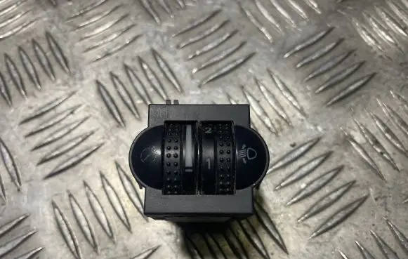 Volkswagen PASSAT B5 Headlight level height control switch 3B0911333A