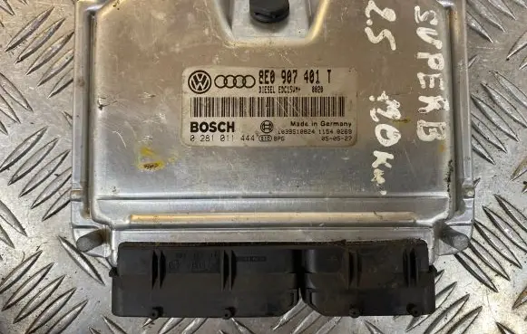 Skoda Superb B5 (3U) Engine control unit/module 8E0907401T 1039S10824 0281011444