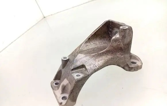 Audi A4 S4 B7 8E 8H Gearbox mounting bracket 8E0399114L