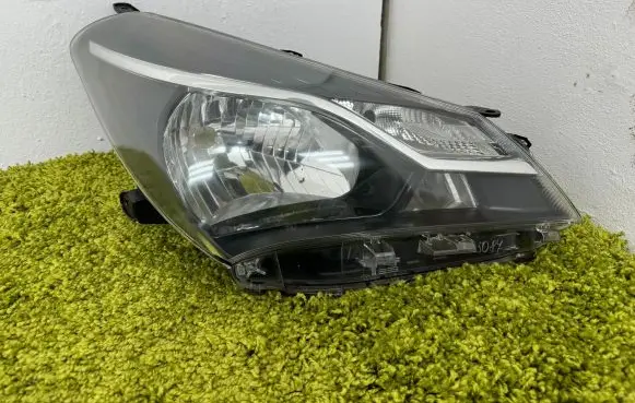 Toyota Yaris Headlight/headlamp
