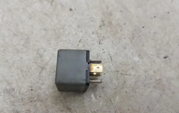 Nissan X-Trail T30 Other relay 7686773 12V20A B047