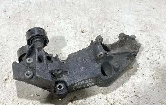 Nissan X-Trail T31 Generator/alternator bracket 8200527320