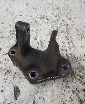 Nissan Qashqai Engine mounting bracket