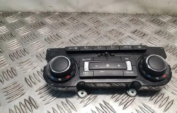 Skoda Octavia Mk2 (1Z) Climate control unit 3T0907044BD 5HB009749