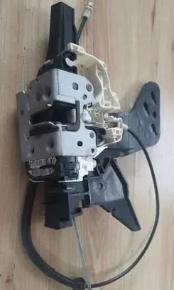 Jeep Compass Front door lock A052111
