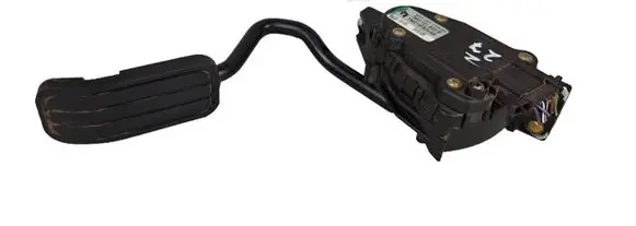 Accelerator throttle pedal