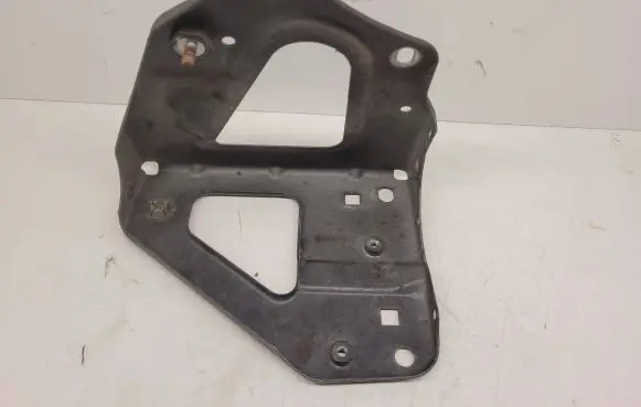 Audi A6 S6 C6 4F Fender mounting bracket 4F0821135B