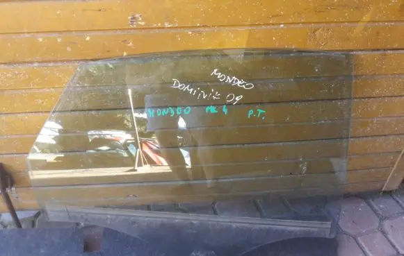 Ford Mondeo MK IV Rear side window