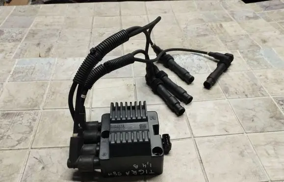 Opel Tigra A High voltage ignition coil 1103872 6G27