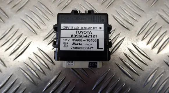 Toyota Prius+ (ZVW40) Light module LCM 8996047121