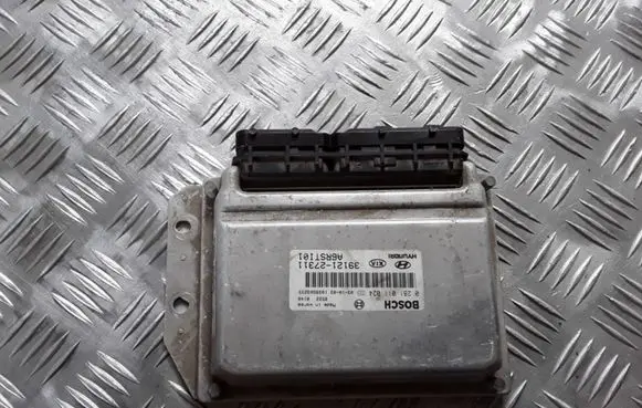 KIA Carens I Engine control unit/module 0281011024 3912127311 A6RSTI01