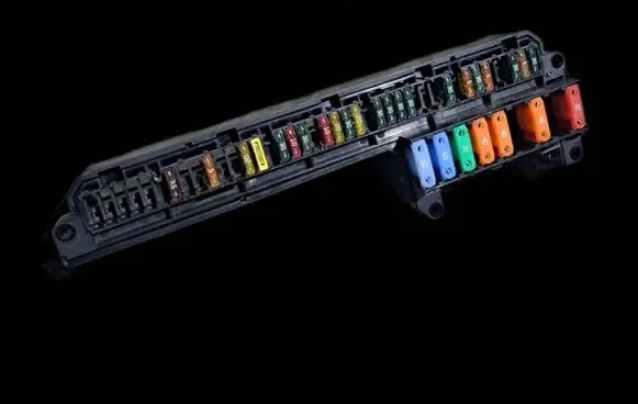 BMW 5 E60 E61 Fuse module 6957330