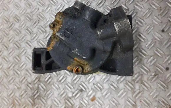 Nissan Primera Air conditioning (A/C) compressor (pump)