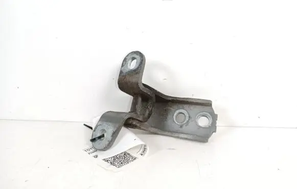 Toyota Auris 150 Front door upper hinge 6872002060