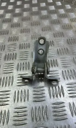 Honda CR-V Front door upper hinge