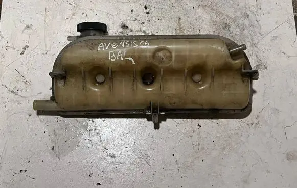 Toyota Avensis T250 Power steering fluid tank/reservoir