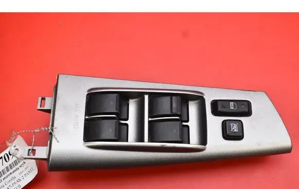 Toyota Corolla E120 E130 Electric window control switch 84820-0F030