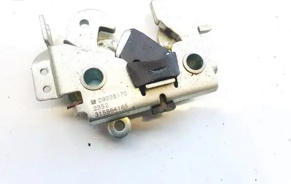 Toyota Avensis T250 Seat back rest lock catch 09228170 315864165