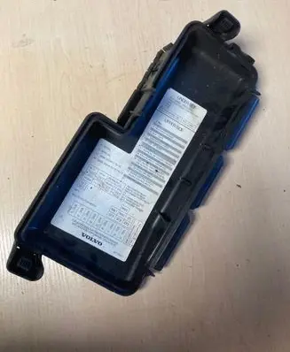Volvo XC70 Fuse box cover 30728133