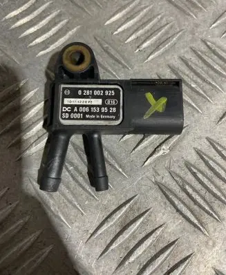 Mercedes-Benz E W211 Air pressure sensor A0061539528