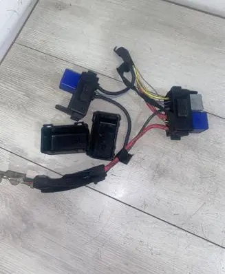 Renault Laguna III Relay mounting block 8200222930 0302000