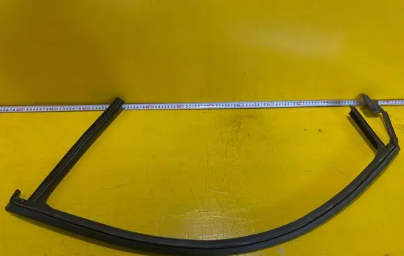 Fiat 500 Front door glass trim molding 