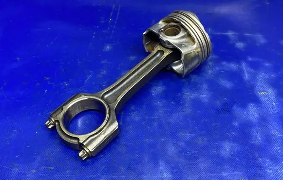 Ford Focus Piston with connecting rod RFCM5G6205EC CM5G6205EC CM5GFC
