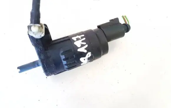 Volkswagen Golf Plus Windscreen/windshield washer pump 1j0973722