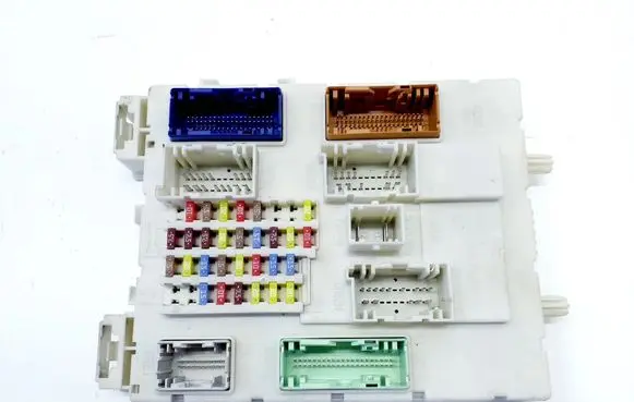 Ford C-MAX II Fuse module F1FT14A073EB AV6T9A340AAA