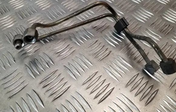 Volvo S80 Fuel injector supply line/pipe 