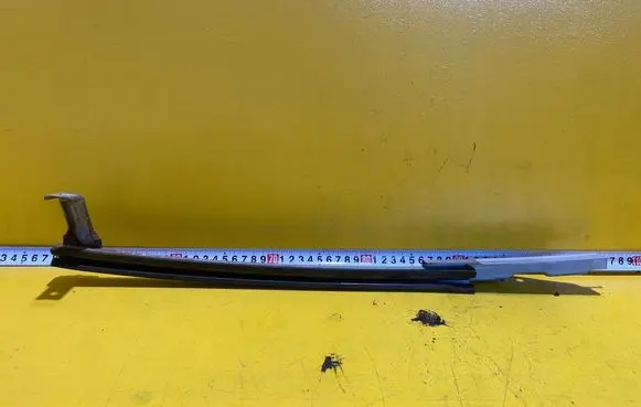 Nissan Note (E11) Rear glass trim 