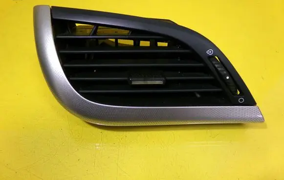 Peugeot 207 Dashboard side air vent grill/cover trim 9650088577